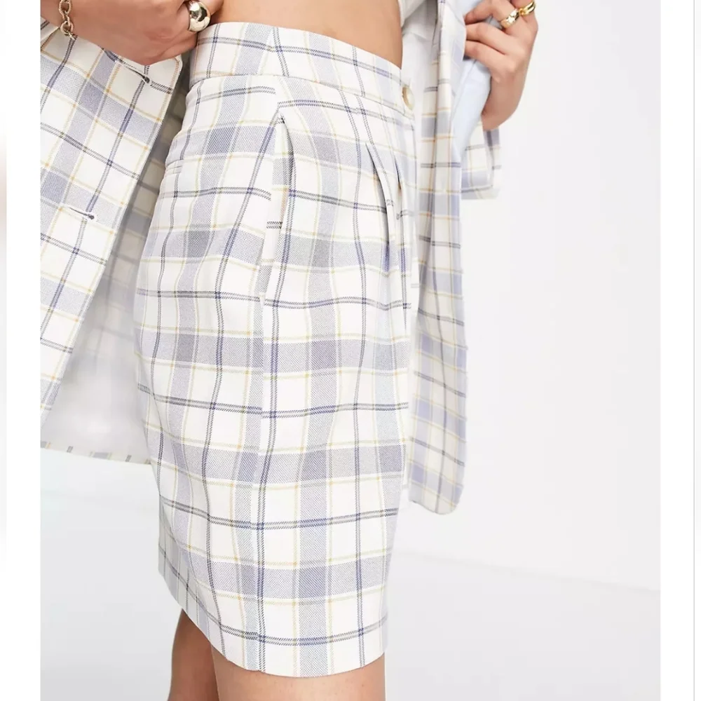 NWT ASOS | Plaid Mom Shorts 2/4 - Picture 3 of 4